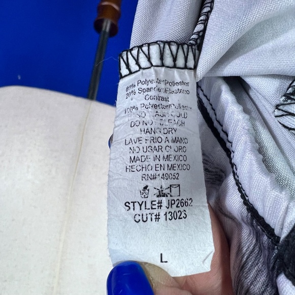 NWT🤩 |•FASHION NOVA•| All Eyes On Me Jumpsuit Size Large - Picture 10 of 13